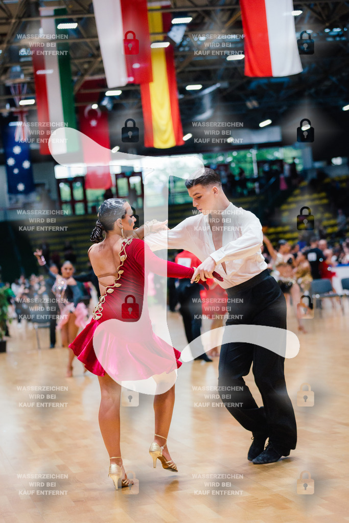 Hessen Tanzt WDSF Open Youth Latin 41st (64) Endrik Schmidt _ Jennifer Kunke (Tanzsportzentrum Stuttgart-Feuerbach)-2025-05-17-1411 | Webshop for digital downloads and prints of dance sport, event & show photographer Julian Link - Realisiert mit Pictrs.com