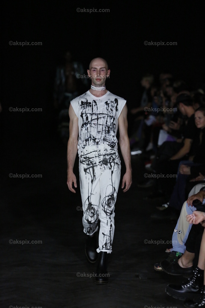 LML Studio auf der  MBFW Spring/Summer 2023 | Mercedes-Benz Fashion Week (MBFW)  Frühling / Sommer 2023 im Hotel Telegraphenamt Berlin in Berlin-Mitte. Die Kollektionen von LML Studio auf der MBFW Spring/Summer 2023. Das Bild zeigt Models mit der Kollektion von LML Studio.