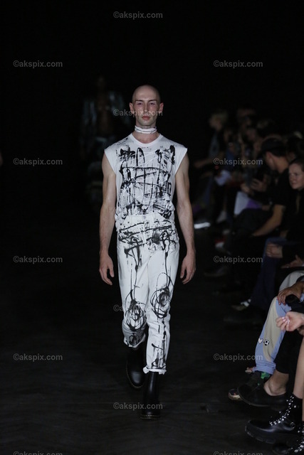 LML Studio auf der  MBFW Spring/Summer 2023 | Mercedes-Benz Fashion Week (MBFW)  Frühling / Sommer 2023 im Hotel Telegraphenamt Berlin in Berlin-Mitte. Die Kollektionen von LML Studio auf der MBFW Spring/Summer 2023. Das Bild zeigt Models mit der Kollektion von LML Studio.