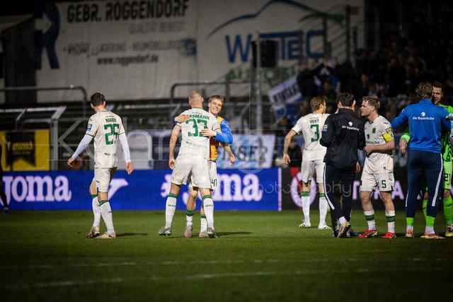 3. Liga: FC Viktoria Köln - TSV 1860 München, 06.03.2026 | Die 60er freien sich nach dem Spiel über den Auswärtssieg, hier Lasse Faßmann (TSV 1860 München, 33) ; Köln, 06.03.2026 - 28. Spieltag der 3. Fußball-Liga: FC Viktoria Köln - TSV 1860 München im Sportpark Höhenberg in Köln.Die DFL-Bestimmungen verbieten die Verwendung von Fotografien als Bildsequenzen und / oder Quasi-Videos.