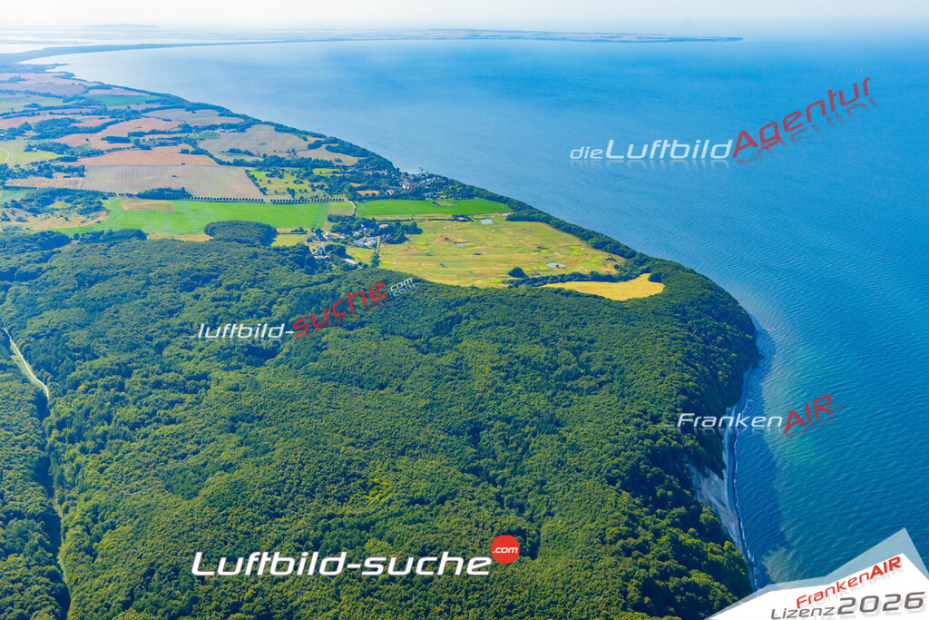 Schöne Luftaufnahme als Geschenk in Ranzow Natur Bäume Wald Lohme - Die Luftbildaufnahme wurde 2025 vom UL-Flugzeug heraus erstellt ( keine Drohne ) - Hochauflösende Luftaufnahme -Nicht vergleichbar mit Google Maps oder Satelittenbilder- Die Geschenkidee !Mit Lizenz und Bildrechte bestellbar