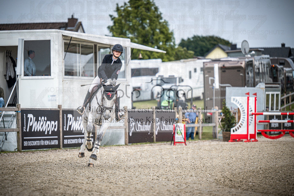 DOS_3459 | Entdecke hochwertige Reitturnierfotos von Foto Oger. Professionell, emotional und authentisch – jetzt Lieblingsmomente im Shop bestellen.Deutschlandweite Turnierfotografie. - Realisiert mit Pictrs.com
