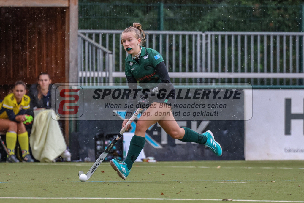 Raffelberg-Braunschweig-13 | Sophie Bos (Club Raffelberg #8), Club Raffelberg - Eintracht Braunschweig am 17.9.2022 in der Hockeyanlage Club Raffelberg, Duisburg