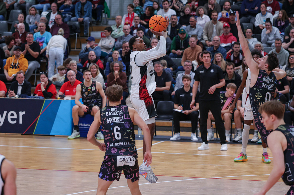 Pro A BAYER GIANTS vs Uni Baskets Münster-105 | Fotos von Basketballspielen aus dem Raum NRW fotografiert von Gero Mueller-Laschet und Daniel Schaefer - Realisiert mit Pictrs.com
