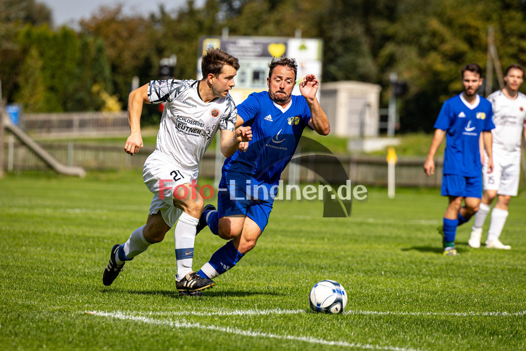 SV Unterhausen gegen SG SV Eberfing/SV Söchering | Fußball A-Klasse Herren Oberbayern Zugspitze Gruppe 5 8. Spieltag, SV Unterhausen gegen SG SV Eberfing/SV Söchering, 20240922,Duell zwischen Julian SCHILCHER (SV Unterhausen 21) und Bernhard SPENSBERGER (SG SV Eberfing/SV Söchering 4),2024-09-22 in Unterhausen (Sportplatz Unterhausen), Julian SCHILCHER (SV Unterhausen 21), Bernhard SPENSBERGER (SG SV Eberfing/SV Söchering 4)Copyright: WolfgangxLindner www.foto-lindner.de / shop.foto-lindner.de