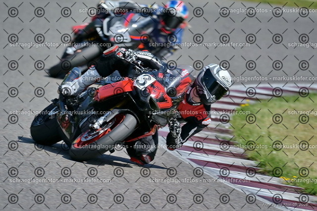 26BT02-1102 | markuskiefer.com - Realisiert mit Pictrs.com