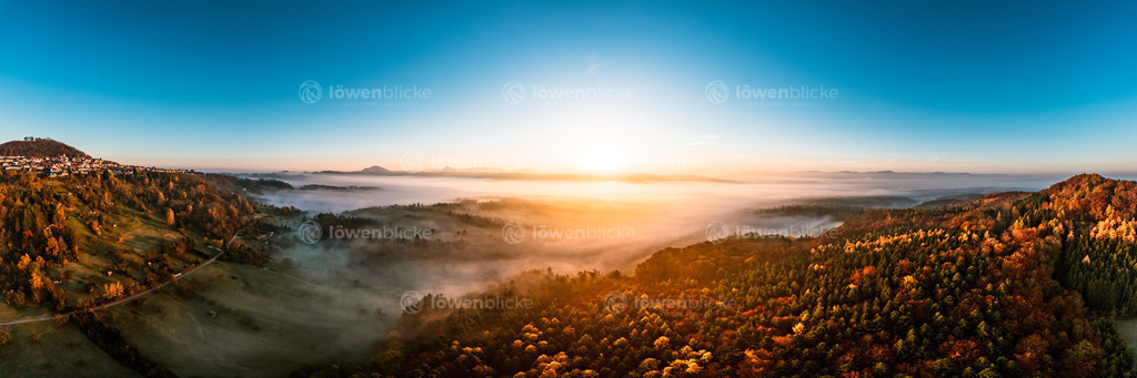 Nebelmeer bei Tagesanbruch unter dem Hohenstaufen | löwenblicke | shop