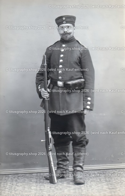 1915 Richard Zscheked als Soldat | Richard Zscheked als Soldat im Ersten Weltkrieg - Realisiert mit Pictrs.com