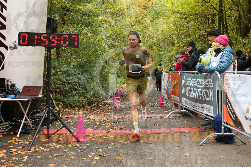 251026_1200_EX1_9840 | Sportfotografie im Rhein-Sieg Kreis, Köln, Bonn, NRW, Rheinland Pfalz, Hessen, etc. Unser Tätigkeitsfeld umfasst den Laufsport vom Volkslauf über den Marathon, Duathlon, Triathon bis zum Ultralauf wie Kölnpfad Ultra oder Schindertrail.