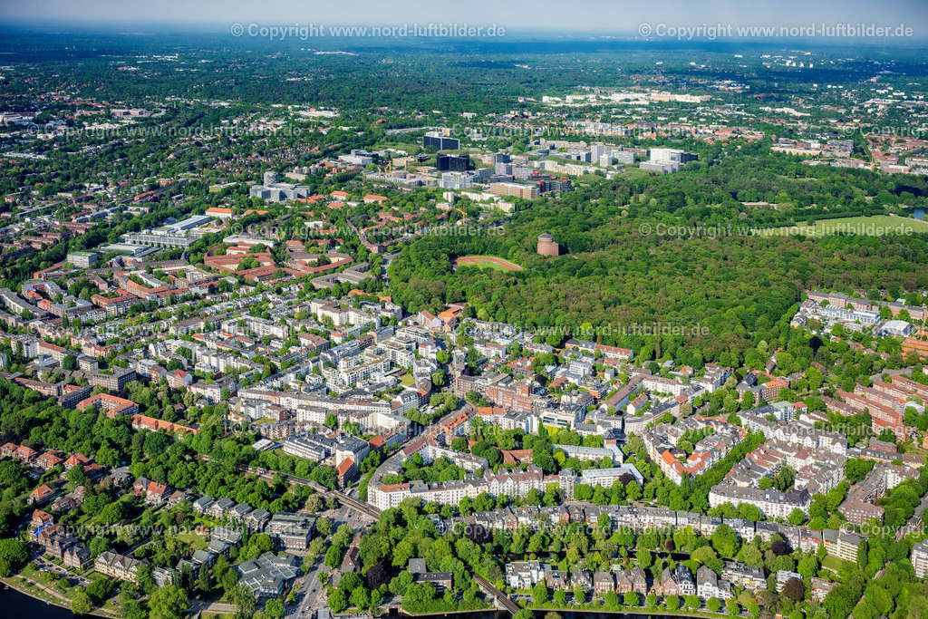 Hamburg_Winterhude_ELS_5884180522 | HAMBURG 18.05.2022 Stadtteilansicht von Winterhude Winterhuder Marktplatz in der Hansestadt Hamburg. // View of the Winterhude part on the Eastern riverbank of the Aussenalster in the Hanseatic city on place Winterhuder Marktplatz of Hamburg in Germany. Foto: Martin Elsen