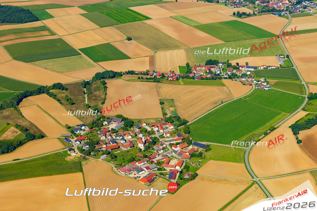 Obergraßlfing Laberweinting Bild- Das Luftbild wurde 2025 vom UL-Flugzeug heraus erstellt ( keine Drohne ) - Hochauflösende Luftaufnahme -Nicht vergleichbar mit Google Maps oder Satelittenbilder- Die Geschenkidee !Mit Lizenz und Bildrechte bestellbar