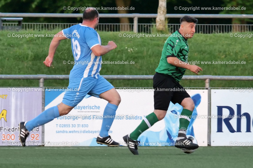 Fußball Kreispokal 25/26 Ü 32 : Spiel um Platz 3 : SV 08/29 Friedrichsfeld - SV Ringenberg AH  2 : 1 | Fußball Kreispokal 25/26 Ü 32 : Spiel um Platz 3 : SV 08/29 Friedrichsfeld - SV Ringenberg AH  2 : 1Spielort : Voerde Friedrichsfeld - Realisiert mit Pictrs.com