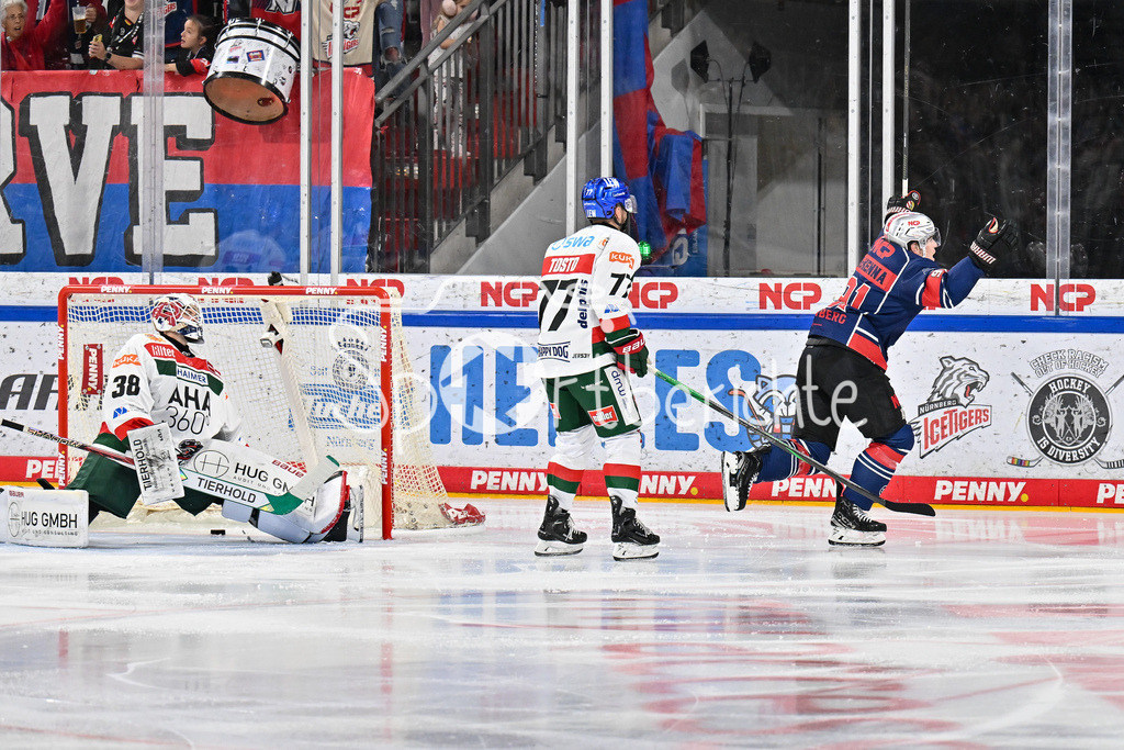 Nürnberg Ice Tigers - Augsburger Panther | Jeremy McKENNA (Nürnberg Ice Tigers #91) dreht nach seinem Treffer zum 2-0 ab / Jubel / Freude / Happy / Tor / torschuetze / Deutsche Eishockey Liga: Nürnberg Ice Tigers - Augsburger Panther, Arena Nürnberger Versicherung am 22.09.2024