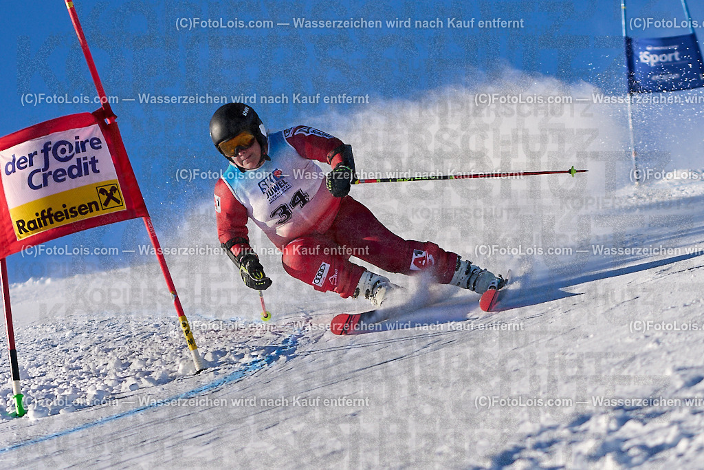 ALP3777_MASTERS-Cup_GS-C Damen_Esletzbichler Elfriede | (C)FotoLois.com, Alois Spandl. FIS Masters-Cup Wildschönau, Giant Slalom auf der Piste Schatzberg GS, Siegerehrung auf dem Dorfplatz Niederau, Sa 13. Januar 2024.