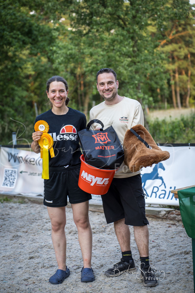 Siegerehrung_2026-06-27_35 | Stimmungsvolle Fotografie von Pferden, fotografische Begleitung von Veranstaltungen, Golfturnieren und Distanzritten - Realisiert mit Pictrs.com
