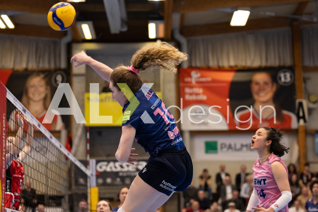 Volleyball I Frauen I Saison 2025-2026 I Volleyball NLA | Women I 1/2 Finals I  VC Kanti Schaffhausen - Sm'Aesch Pfeffingen I 18.03.2026 | 10 Jillian Gillen (USA) (Sm'Aesch Pfeffingen) – Außenangriff - Realisiert mit Pictrs.com