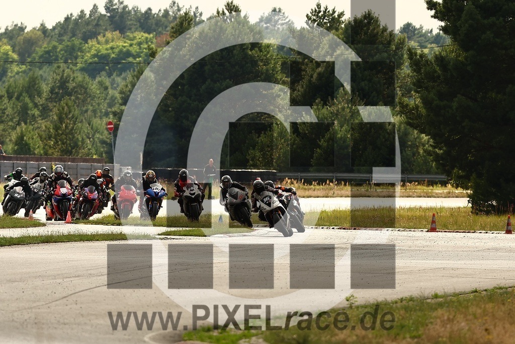 top-20250726_05361 | Schöne Erinnerungen an spannende Momente - das festzuhalten ist unser Job. PIXELrace.de ist seit 2003 auf den Rennstrecken Europas unterwegs um die Action draußen beim Fahren und die wunderbare Stimmung imm Fahrerlager für euch einzufangen.