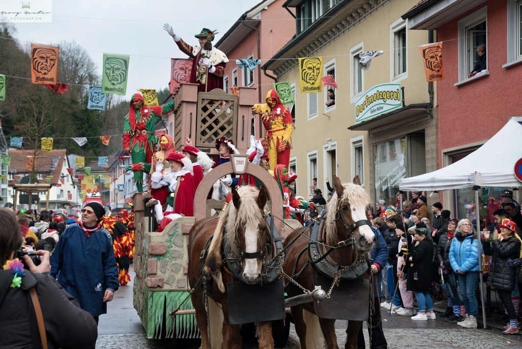 Fasnacht _24-098-RA | Fotoblog Schwarzwald, Foto Blog Wiesental, Pfaffenberg, Winterzauber, Zeller Bergland, Zell im Wiesental, Fotoblog Wiesental, Landschaftsfotos, Bilder Wiesental, Natur, Naturbilder, Fastnacht, Zeller Fastnacht, Zeller Fasnacht, Zeller Bergland, Belchen, - Realisiert mit Pictrs.com
