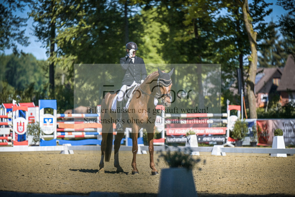 DOS_6951 | Entdecke hochwertige Reitturnierfotos von Foto Oger. Professionell, emotional und authentisch – jetzt Lieblingsmomente im Shop bestellen.Deutschlandweite Turnierfotografie. - Realisiert mit Pictrs.com