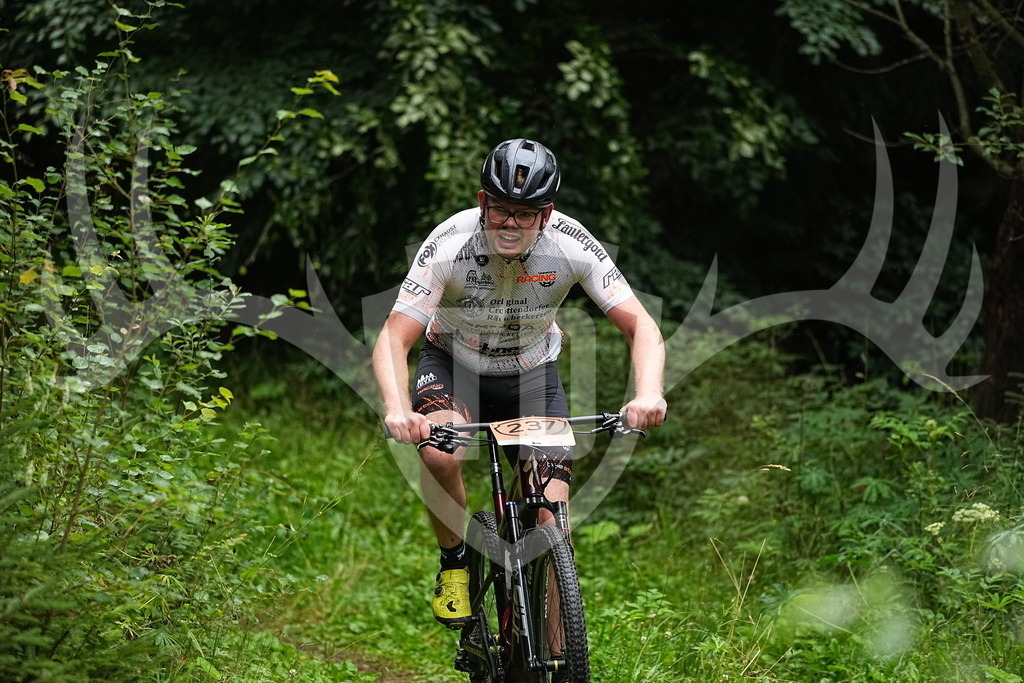 FC109939 | Fotogalerie der Treibjagd im Dunkelwald - Dein MTB Etappenrennen im Erzgebirge - Realisiert mit Pictrs.com