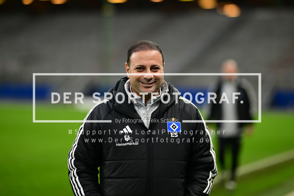 Fußball I Frauen I Saison 2025-2026 I Bundesliga I 10. Spieltag I Hamburger SV - 1. FC Nürnberg I 46239 | Portrait, Porträt, Portraitaufnahme, Personenfoto, Einzelbild, Einzelfoto, Halbportrait:  Eren Sen (Co-Trainer, Hamburger SV) - Realized with Pictrs.com