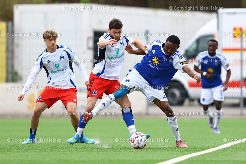 NH_HamburgerSVU21_KickersEmden_RegionalligaNord_19042026 | #10 Bilal Yalcinkaya (Hamburger SV U21), #7 Ayukayoh Mengot (Kickers Emden)Fußball I Herren I Regionalliga Nord I Saison 2025-2026 I 30. Spieltag I Hamburger SV U21 - Kickers Emden I 19.04..2026 I Stadion Hoheluft
