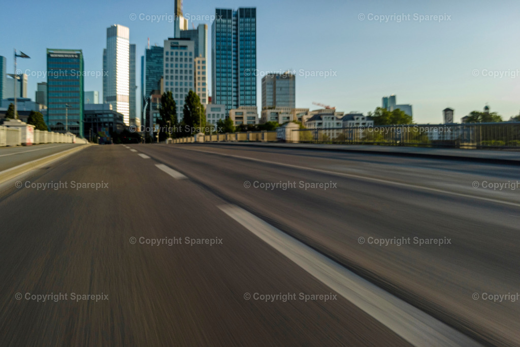 CAR_City_Bridge11_Rig | Camera height 90cm - Drive - Realisiert mit Pictrs.com