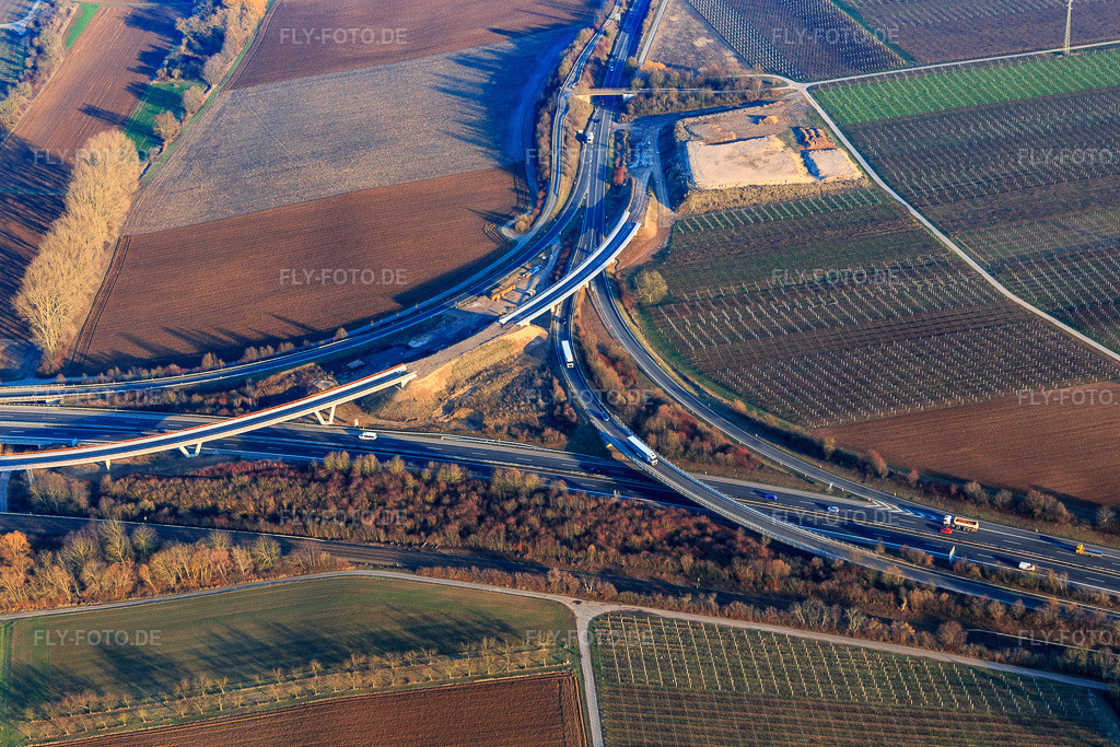 Luftbild: Neubau Anschlusstelle Landau Nord für die B272 an der Autobahn A65 im Ortsteil Dammheim in Landau im Bundesland Rheinland-Pfalz in Deutschland. Foto: IMG_112544.jpg vom 21.01.2019 durch Werner Riehm/FLY-FOTO.de