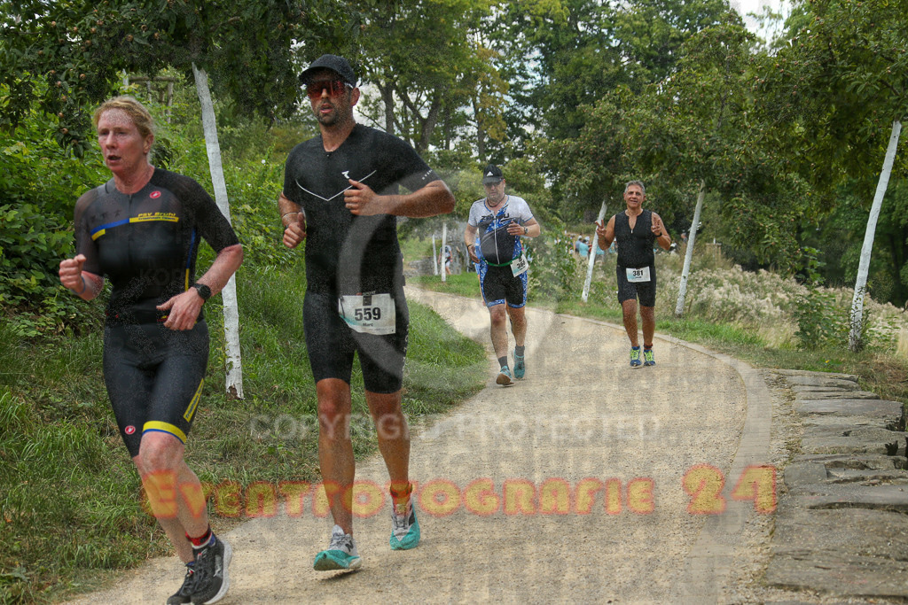 250824_1350_EX1_3938 | Sportfotografie im Rhein-Sieg Kreis, Köln, Bonn, NRW, Rheinland Pfalz, Hessen, etc. Unser Tätigkeitsfeld umfasst den Laufsport vom Volkslauf über den Marathon, Duathlon, Triathon bis zum Ultralauf wie Kölnpfad Ultra oder Schindertrail.