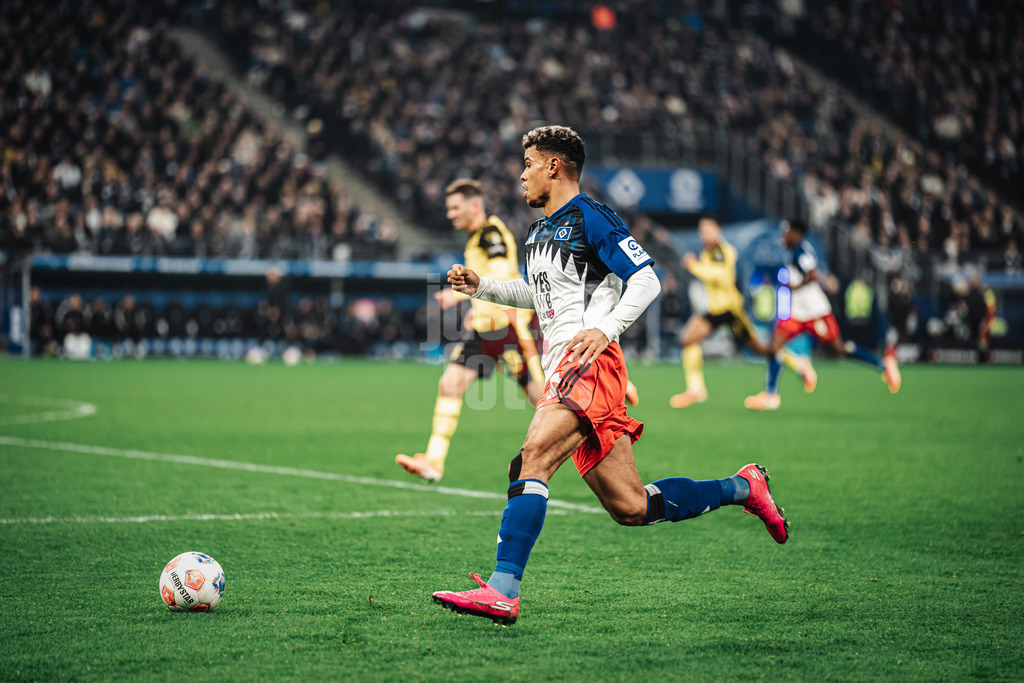 Fußball | Männer | Saison 2025/2026 | 1. Fußball-Bundesliga | 10. Spieltag | Hamburger SV vs. Borussia Dortmund | 08.11.2025 | Ransford-Yeboah Königsdörffer (#11, HSV) am Ball