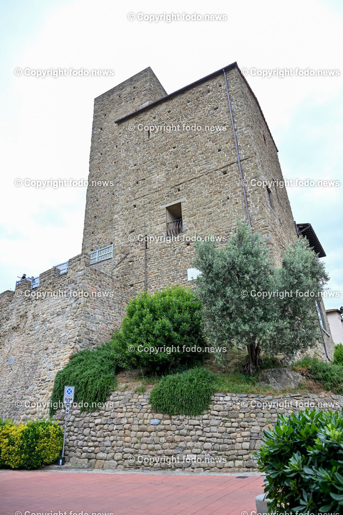 Italien_ Toskana_ Vinci_ 31.05.2024-10 | 31.05.2024, Italien, ITA, Toskana, Vinci im Bild Stadtansichten, Gebäude, Architektur, Touristen, Historisch, Souvenir, Altstadt, Museum, Statuen, Skulpturen, Leonardo Da Vinci, Castello dei Conti Guidi, Museo Leonardiano


Vinci ist eine italienische Gemeinde in der Metropolitanstadt Florenz, Region Toskana.
Quelle: Wikipedia
