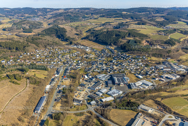 Kirchhundem250308622Wuerdinghausen | Luftbild, Wohngebiet Ortsansicht und Waldgebiet Hügellandschaft mit Waldschäden, Gewerbegebiet, Würdinghausen, Kirchhundem, Sauerland, Nordrhein-Westfalen, Deutschland