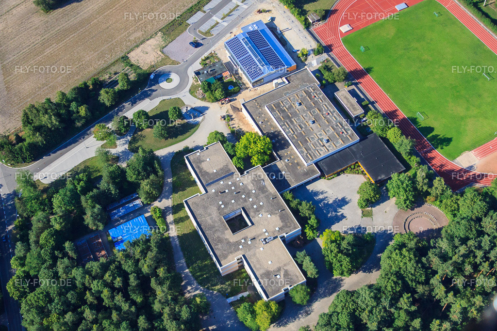 IGS Rheinzabern Römerbadschule und Sporthalle Römerbad https://www.igs-rheinzabern.de/ | Luftbild: IGS Rheinzabern Römerbadschule und Sporthalle Römerbad https://www.igs-rheinzabern.de/ in Rheinzabern im Bundesland Rheinland-Pfalz in Deutschland. Foto: IMG_42438.jpg vom 27.06.2011 durch Werner Riehm/FLY-FOTO.de - Realisiert mit Pictrs.com