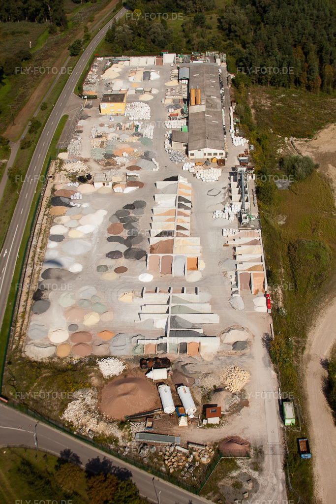 Luftbild: Graben-Neudorf, Fa. Gartenkies, Badische Terrazzo Handelsgesellschaft mbH Huttenheimer Landstraße 2-6 im Ortsteil Neudorf in Graben-Neudorf im Bundesland Baden-Württemberg in Deutschland. Foto: IMG_33314.jpg vom 05.09.2010 durch Werner Riehm/FLY-FOTO.de