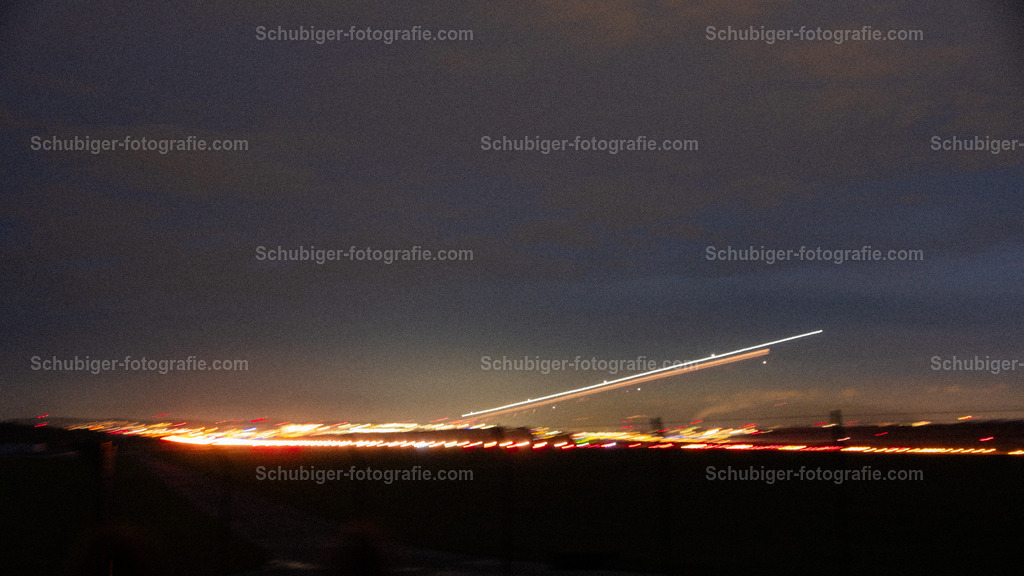 Nachtlandeanflug | Nachtlandeanflug in Zürich - Realisiert mit Pictrs.com