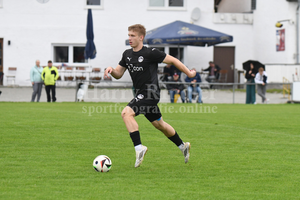 SpVgg Plattling : FC Ergolding | Elias Zeitler (SpVgg Plattling) - Realisiert mit Pictrs.com