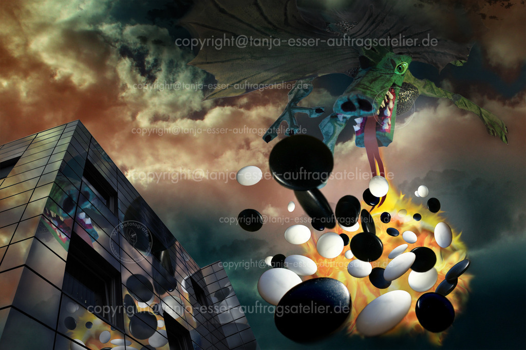 Spiel GO aus Asien wird von einem Drachen ausgespuckt | Fantasievolle Fotomontage anlässlich einer Europäischen GO Meisterschaft. Spielsteine des asiatischen Spieles GO werden zusammen mit einem Feuerball von einem Drachen ausgespuckt. Apokalyptischer Himmel. Ein verglastes Hochhaus spiegelt die Szene.