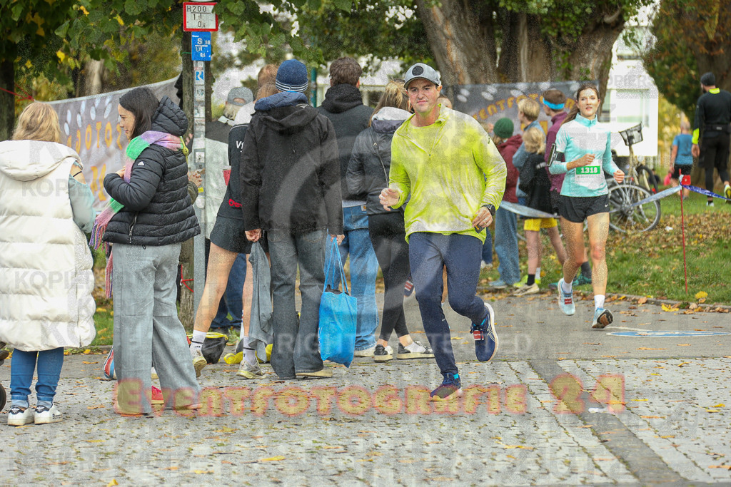 241020_1117_EX1_1804 | Sportfotografie im Rhein-Sieg Kreis, Köln, Bonn, NRW, Rheinland Pfalz, Hessen, etc. Unser Tätigkeitsfeld umfasst den Laufsport vom Volkslauf über den Marathon, Duathlon, Triathon bis zum Ultralauf wie Kölnpfad Ultra oder Schindertrail.