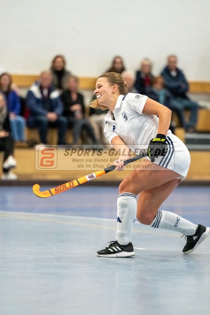 HK_20241201_109519 | 1. Bundesliga Halle Damen Düsseldorfer HC - Schwarz Weiss Köln am 1.12.2024 DHC, Düsseldorf , Mabel Brands ( Düsseldorfer HC #7 )