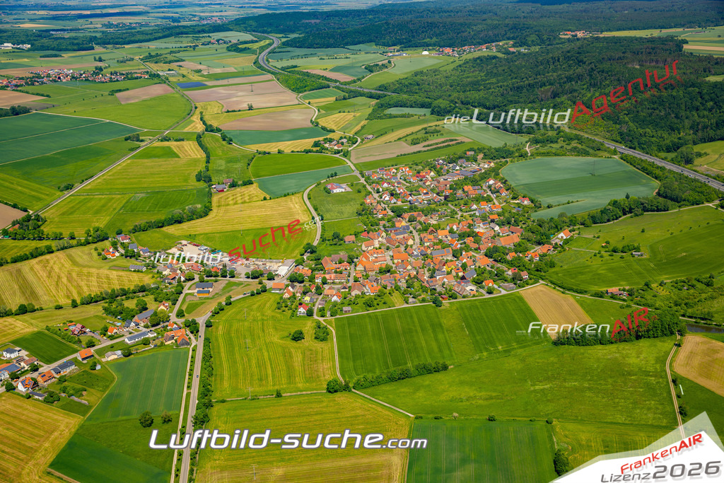 Aktuelles Luftbild von Schweinsdorf Neusitz - Die Luftaufnahme wurde 2022 mittels UL-Flugzeug erstellt ( keine Drohne ) - hochauflösende Kamera-Systeme von  Canon -Beste Qualität - Für grossformatige Ausdrucke geeignet. Die Geschenkidee !