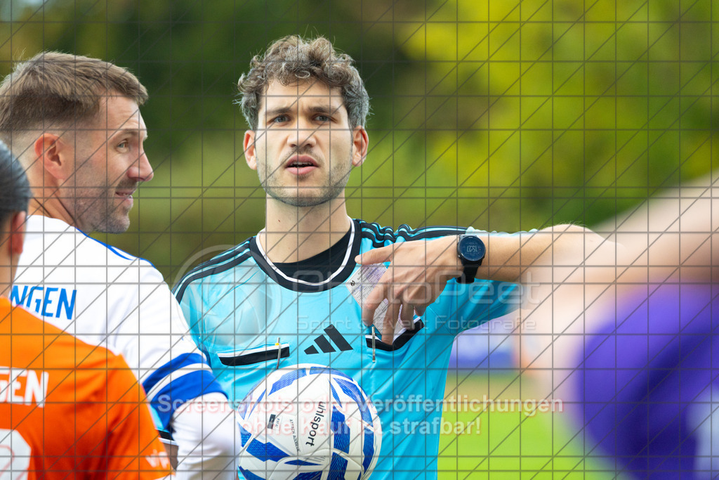 20261010_152734_0726_(c)_by_PhotoPeet | #,1.FC Eislingen (weiß) vs. TSV Bernhausen (lila), Fussball, Landesliga 2 - wfv, 11. Spieltag, Saison 2026/2027, Rasenplatz, Eichbachstation, Haldenstraße, 73054 Eislingen, 10.10.2026 - 15:30 Uhr,Foto: PhotoPeet / Sport- &amp; Eventfotografie / Peter Harich
