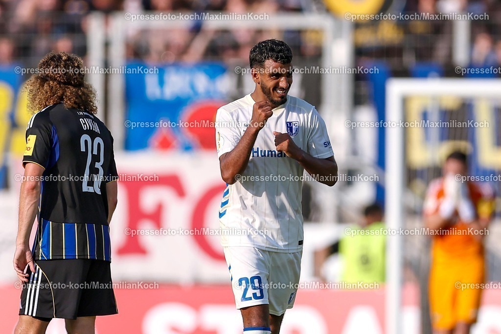 DFB15082501048 | 15.08.2025, Fußball, DFB-Pokal, 1. FC Saarbrücken - 1.FC Magdeburg, Ludwigsparkstadion, Saison 2025 2026: Torjubel nach dem Tor zum 2:0  durch Torschütze Rayan Ghrieb (1FC Magdeburg #29)     DFB regulations prohibit any use of photographs as image sequences and or quasi-video.
