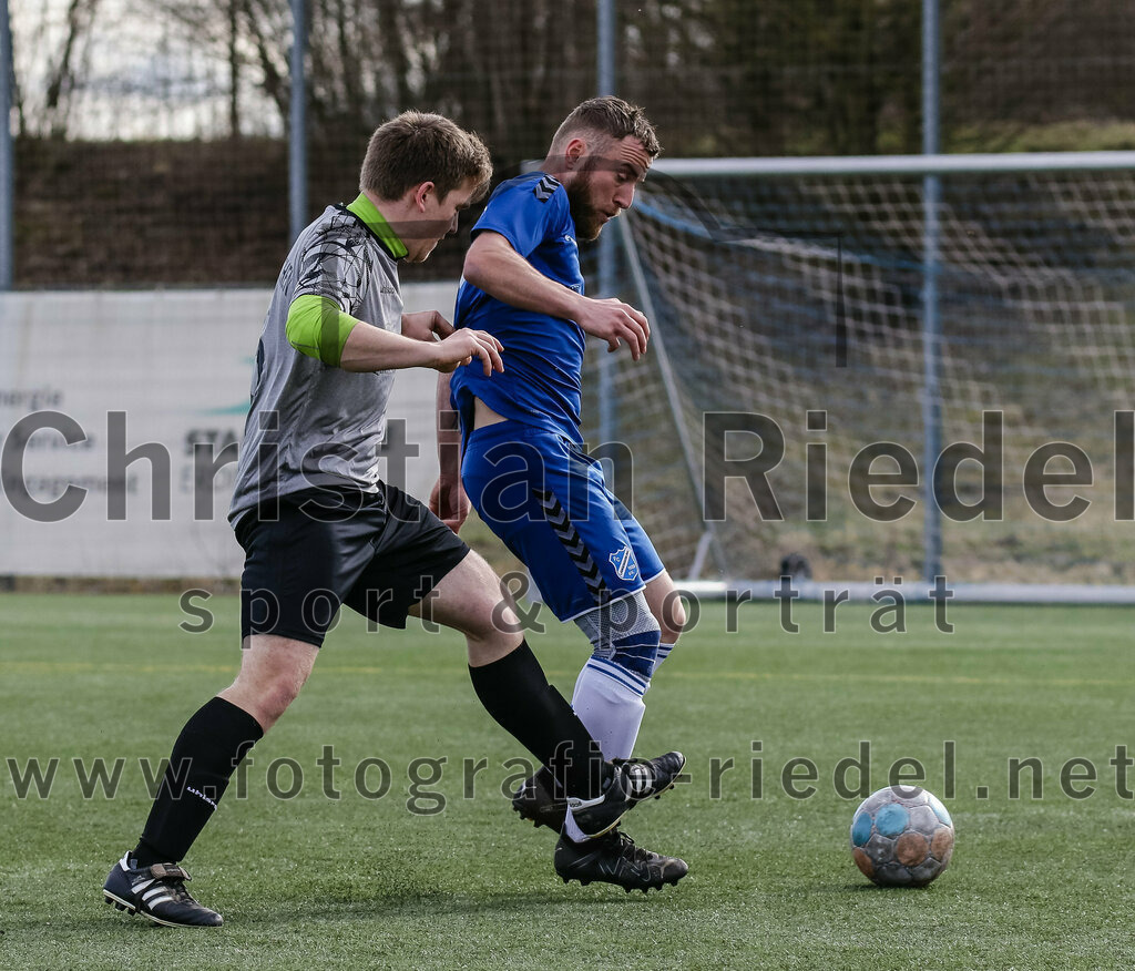 2024-02-24_046_FC_Langengeisling_II_gegen_SG_Reichenkirchen | Erding, Deutschland, 24.02.2024:
Fußball, Kreisklasse 2023 / 2024, Testspiel, FC Langengeisling II gegen SG Reichenkirchen, Endergebnis: 7:1

Andreas Pfanzelt (SG Reichenkirchen, #6), Moritz Wiesheu (FC Langengeisling, #10)

Foto: Christian Riedel / fotografie-riedel.net