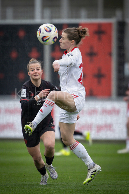 Frauen Fußball-Bundesliga; Bayer 04 Leverkusen - 1. FC Nürnberg, 31.01.2026 | Kristin Kögel (Bayer 04 Leverkusen, 11), Nastassja Lein (1. FC Nürnberg, 24) ; Bayer 04 Leverkusen - 1. FC Nürnberg an Spieltag 16 der Google Pixel Frauen-Bundesliga am 31.01.2026 im Ulrich-Haberland-Stadion in Leverkusen (Nordrhein-Westfalen). DFL REGULATIONS PROHIBIT ANY USE OF PHOTOGRAPHS AS IMAGE SEQUENCES AND/OR QUASI-VIDEO.