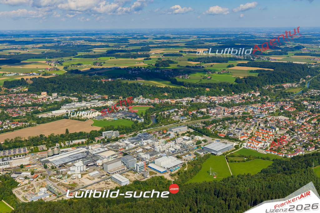 Luftaufnahme der Stadt Trostberg - Die Luftaufnahme wurde 2025 vom UL-Flugzeug heraus erstellt ( keine Drohne ) - Hochauflösende Luftaufnahme - für professionelle Ausdrucke geeignet. Die Geschenkidee !Mit Lizenz und Bildrechte bestellbar