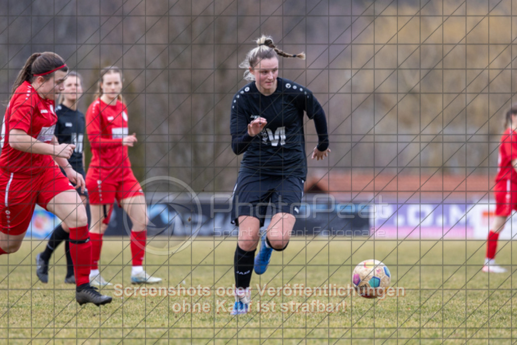 20250223_143123_0744 | #,1.FC Donzdorf (rot) vs. TSV Tettnang (schwarz), Fussball, Frauen-WFV-Pokal Achtelfinale, Saison 2024/2025, Rasenplatz Lautertal Stadion, Süßener Straße 16, 73072 Donzdorf, 23.02.2025 - 13:00 Uhr,Foto: PhotoPeet-Sportfotografie/Peter Harich