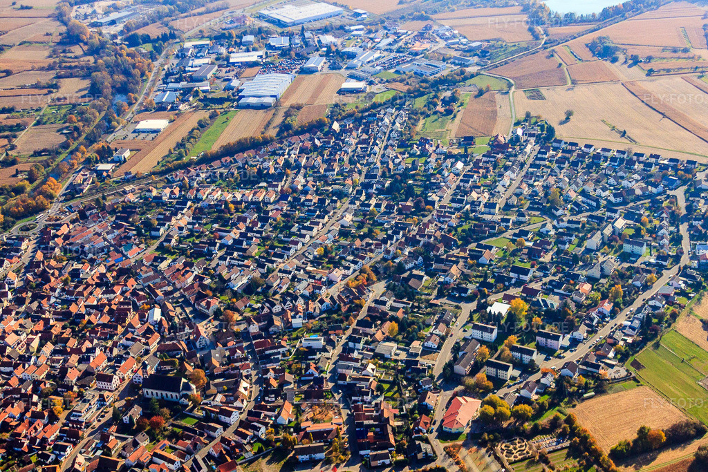 Luftbild: Innenstadt von Nordwesten in Hagenbach im Bundesland Rheinland-Pfalz in Deutschland. Foto: IMG_35333.jpg vom 31.10.2010 durch Werner Riehm/FLY-FOTO.de