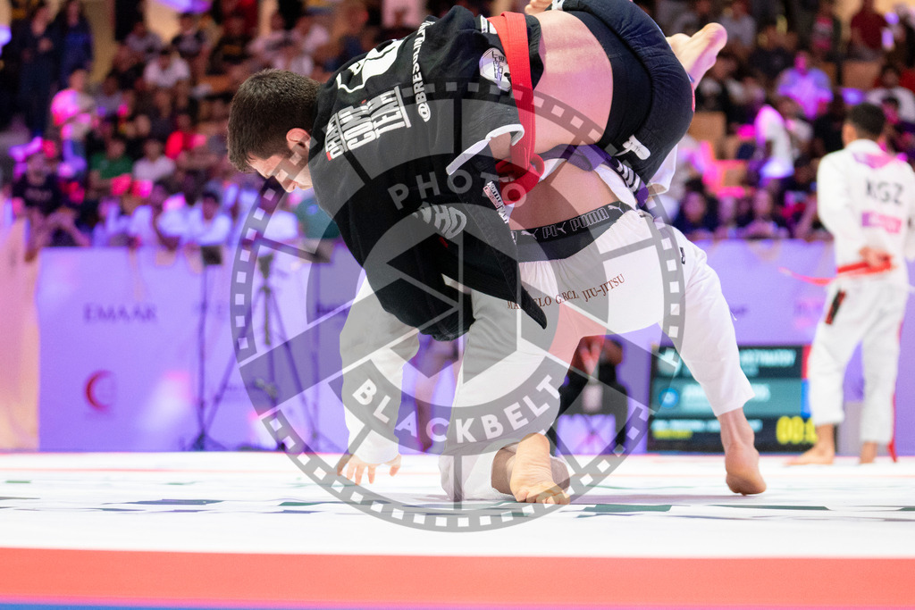 20231109PBB5944 | Fighters compete during the AJP World Professional Championship in the Mubadala Arena in Abu Dhabi, Arab United Emirates, on November 9, 2023.