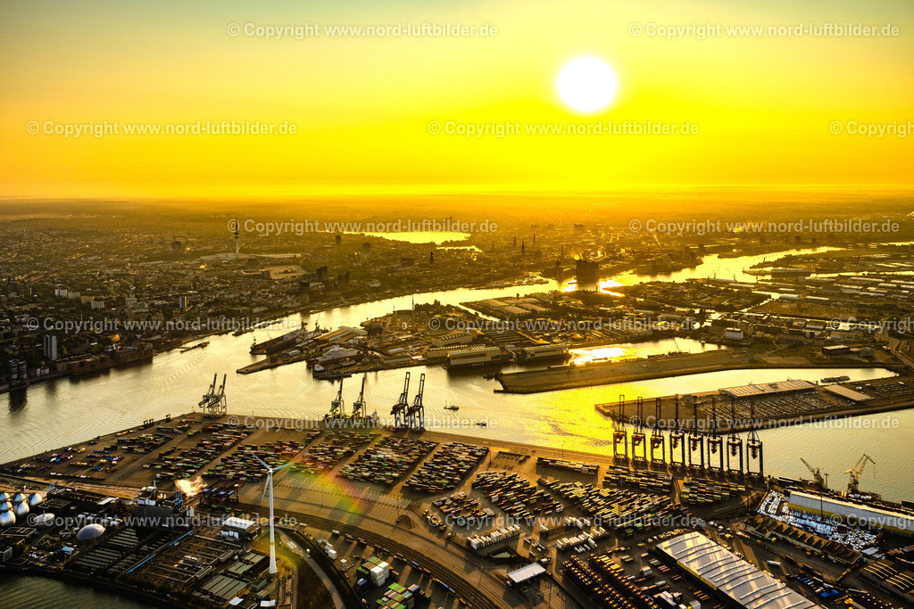 Hamburg_Steinwerder_Sonnenaufgang_ELS_2997050623 | HAMBURG 05.06.2023 Hafenanlagen am Ufer des Hafenbeckens im Stadtteil Steinwerder in Hamburg. Weiterführende Informationen bei: EUROGATE GmbH & Co. KGaA, KG,  Hamburger Hafen und Logistik Aktiengesellschaft. // Port facilities on the shores of the harbor of in district Steinwerder in Hamburg. Further information at: EUROGATE GmbH & Co. KGaA, KG,  Hamburger Hafen und Logistik Aktiengesellschaft. Foto: Martin Elsen