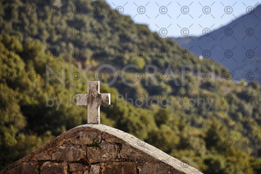 Kloster Giroméri - Iera Moni Giromeriou | Das Kloster „Iera Moni Giromeriou“ liegt in der Präfektur Thesprotia im Nordwesten von Griechenland, rund acht Kilometer von der Stadt Filiates entfernt. Auf der Bergkette Farmakovouni wurde das Kloster Anfang des 14. Jahrhunderts auf einer Höhe von rund 300 Metern gegründet.